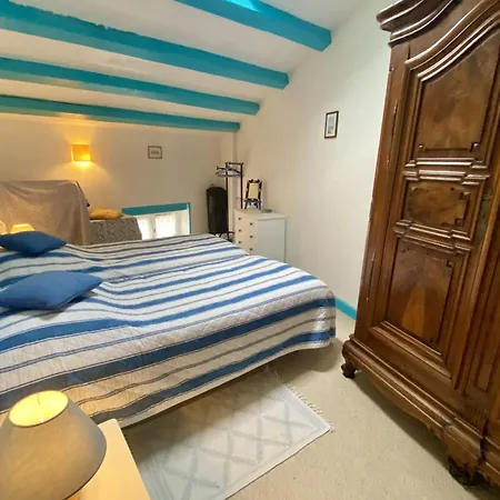 House Retaise With Garden Close To The Sea