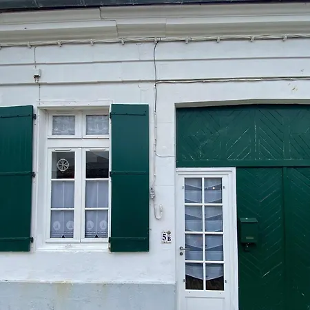 House Retaise With Garden Close To The Sea *