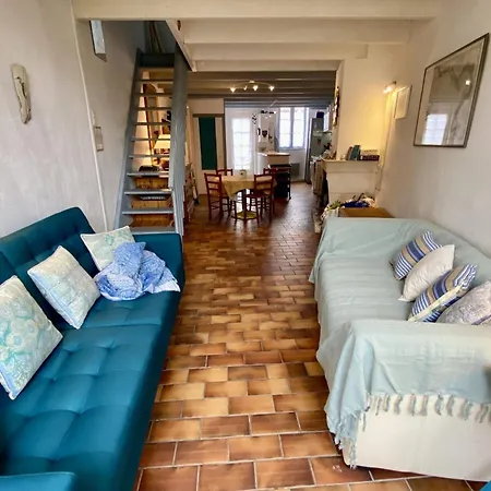 House Retaise With Garden Close To The Sea 別荘