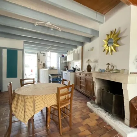 House Retaise With Garden Close To The Sea Feriehus
