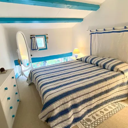 House Retaise With Garden Close To The Sea Feriehus *