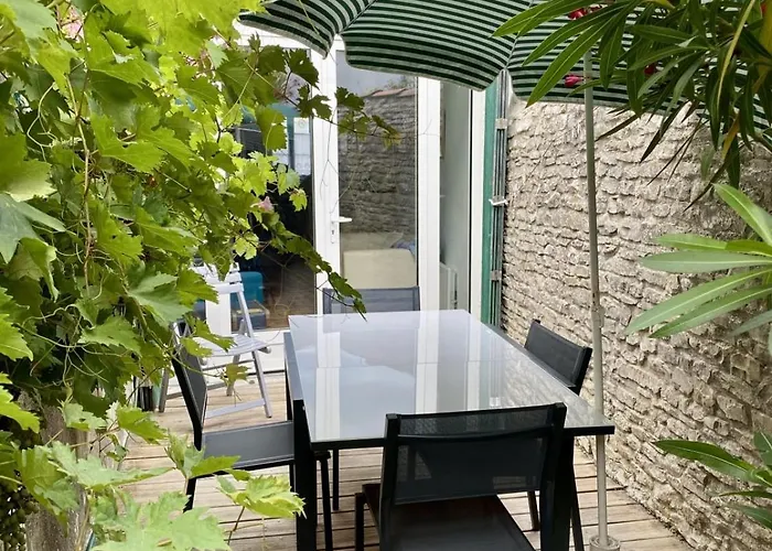 House Rétaise With Garden Close To The Sea